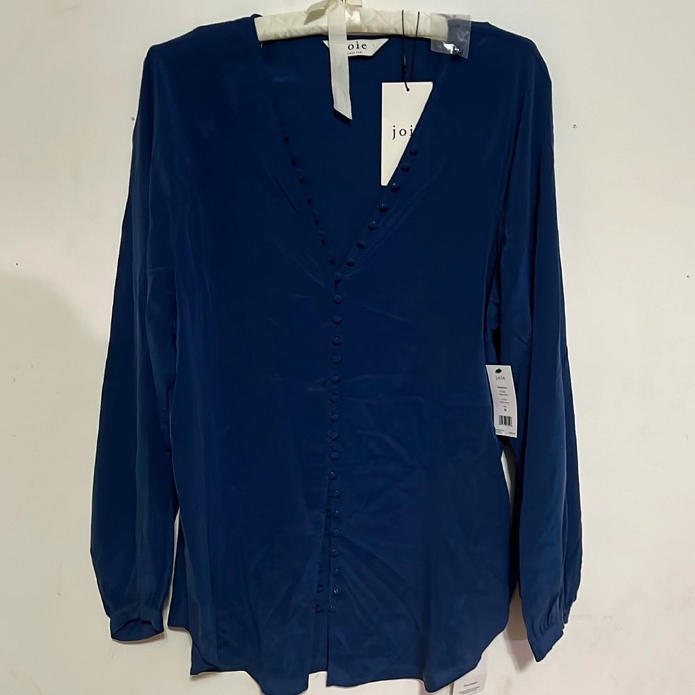 NWT!! Joie Shariana top . 100% silk blouse
